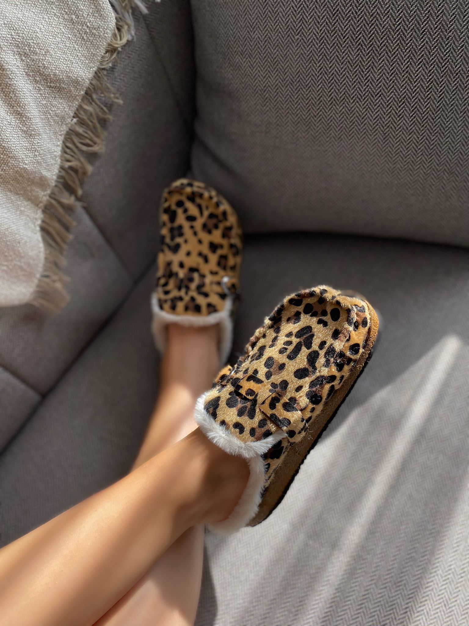 LEOPAR İÇİ KÜRKLÜ KADIN EV TERLİĞİ