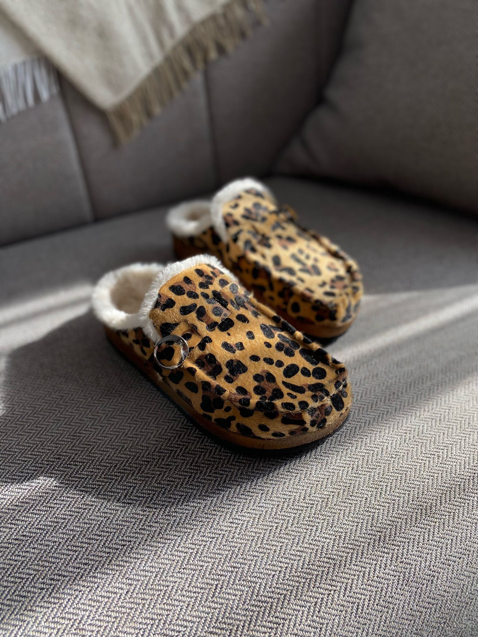 LEOPAR İÇİ KÜRKLÜ KADIN EV TERLİĞİ