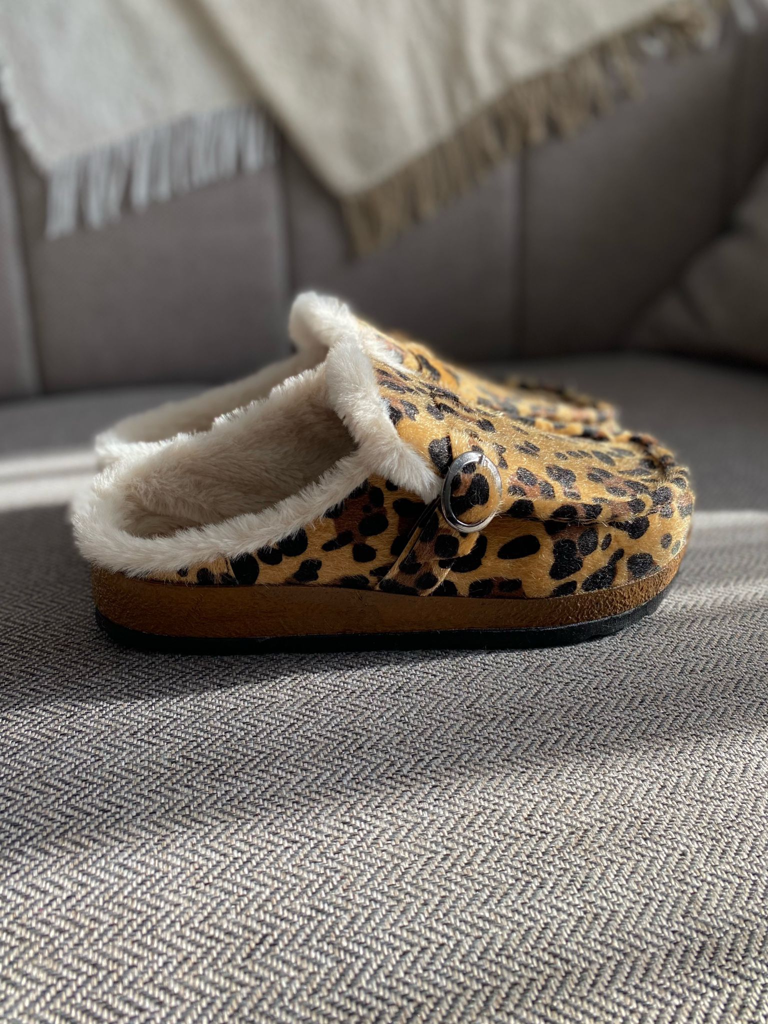 LEOPAR İÇİ KÜRKLÜ KADIN EV TERLİĞİ