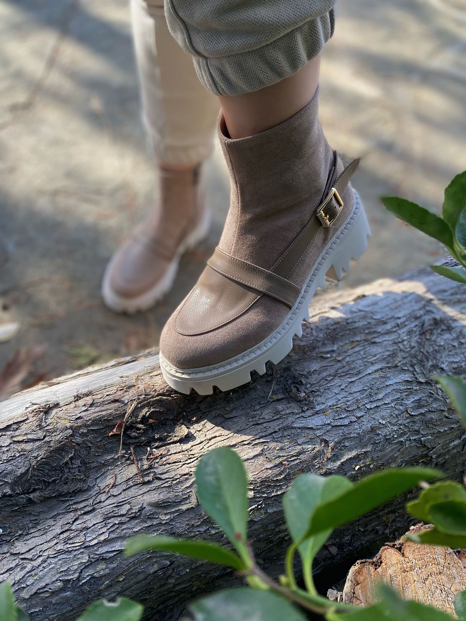 Moda olan Cilt Süet Malzeme Tokalı Yüksek Taban Kadın Bot