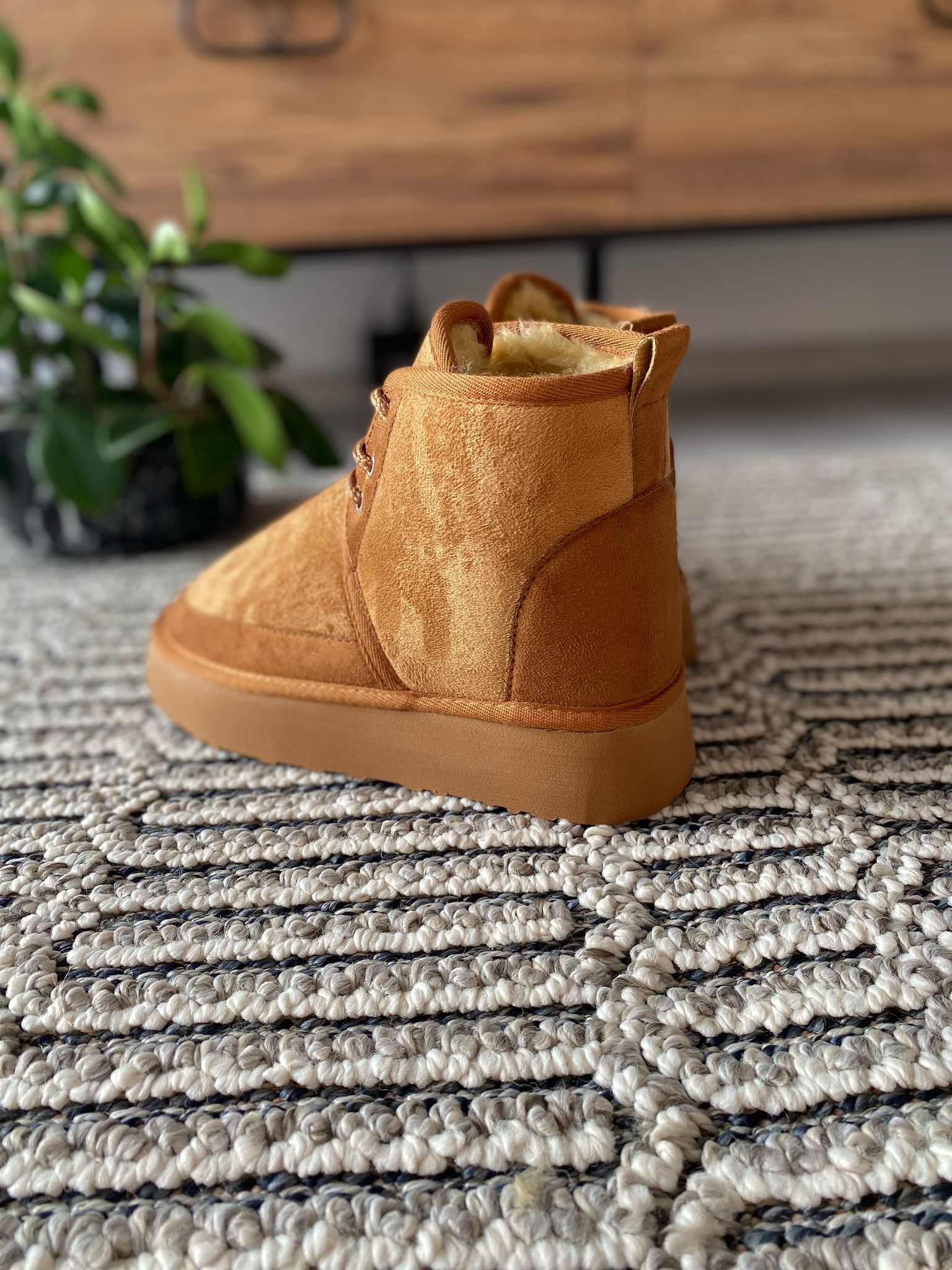 Bağcıklı İçi Kürklü Kadın Bot