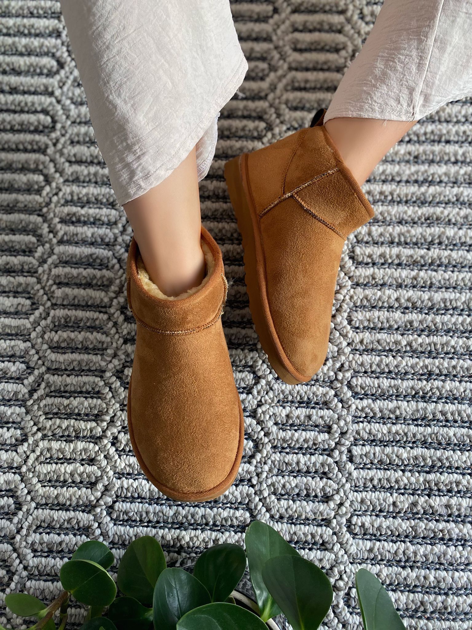 Ultra Mini Süet Yarım Bot Düz Taban İçi Kürklü Kadın Bot Ayakkabı