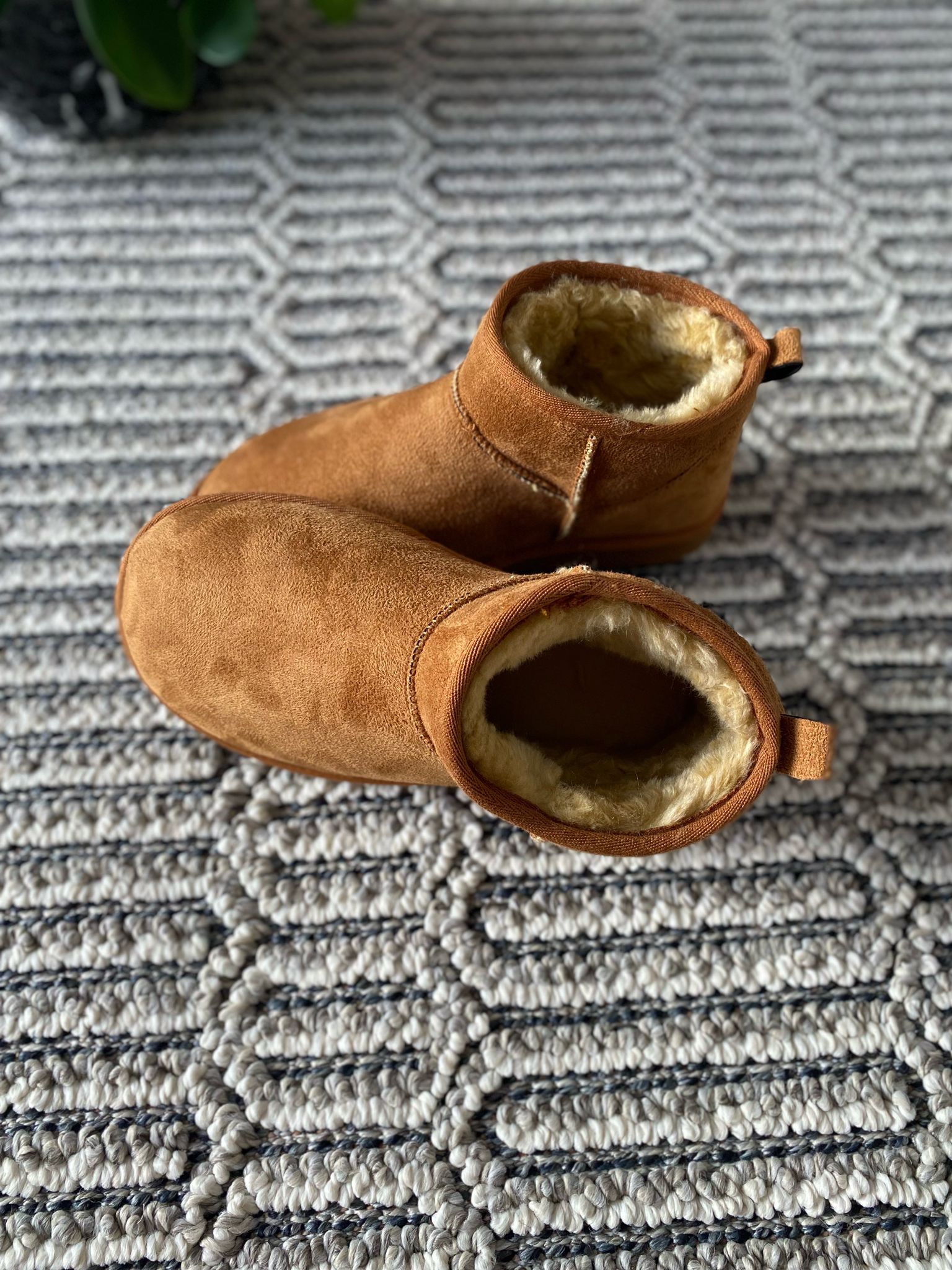 Ultra Mini Süet Yarım Bot Düz Taban İçi Kürklü Kadın Bot Ayakkabı