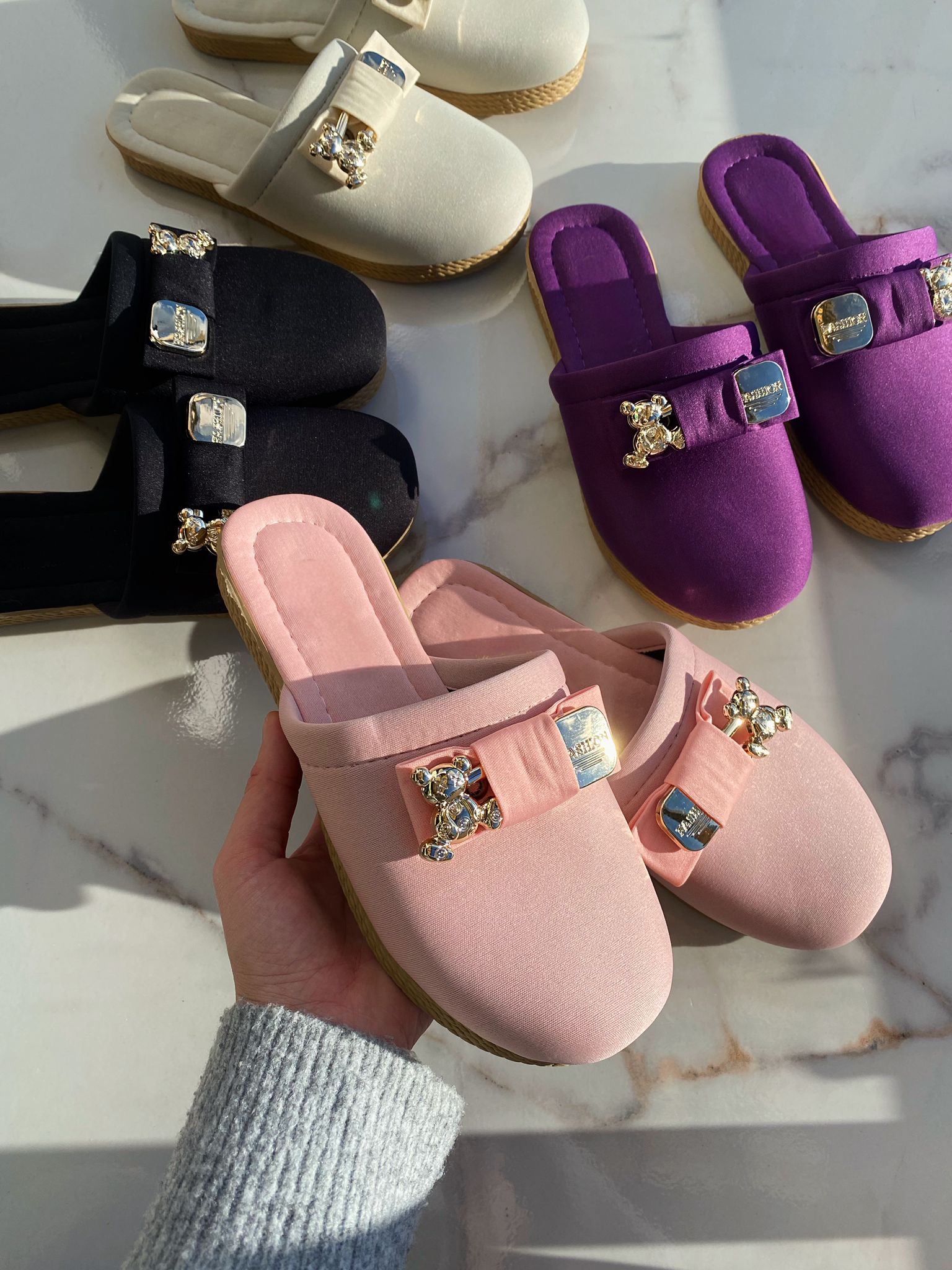 Önü Kapalı Tokalı Kadın Ev Terliği