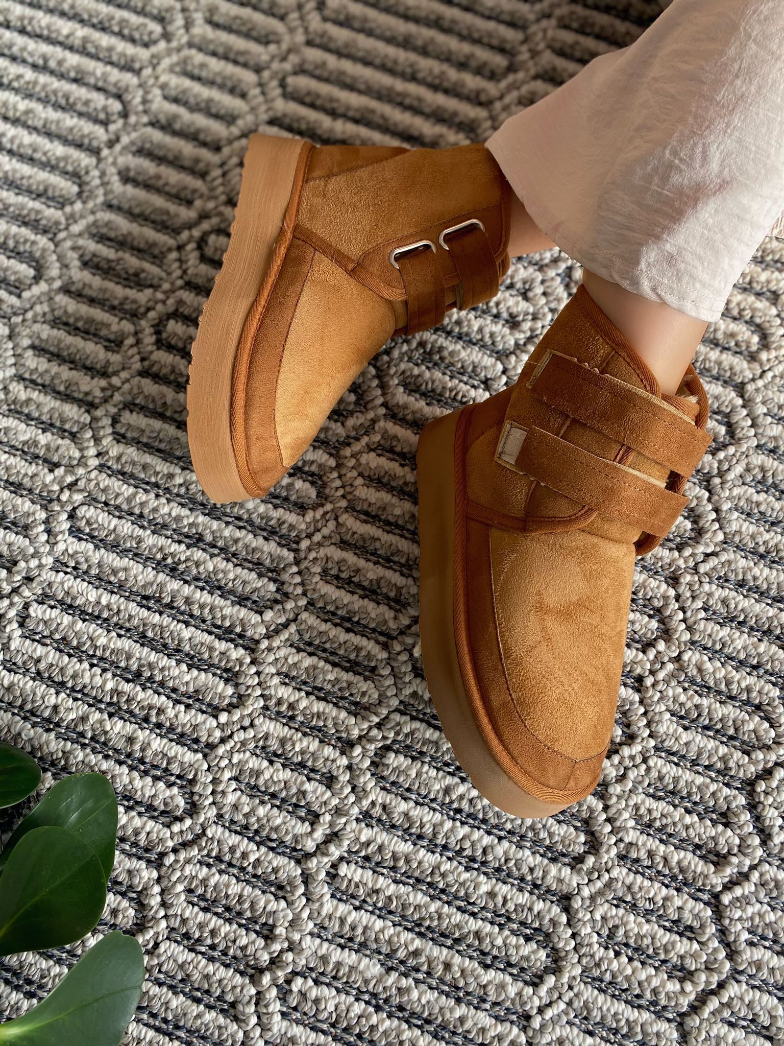 CIRTLI YÜKSEK TABAN İÇİ KÜRKLÜ KADIN BOT